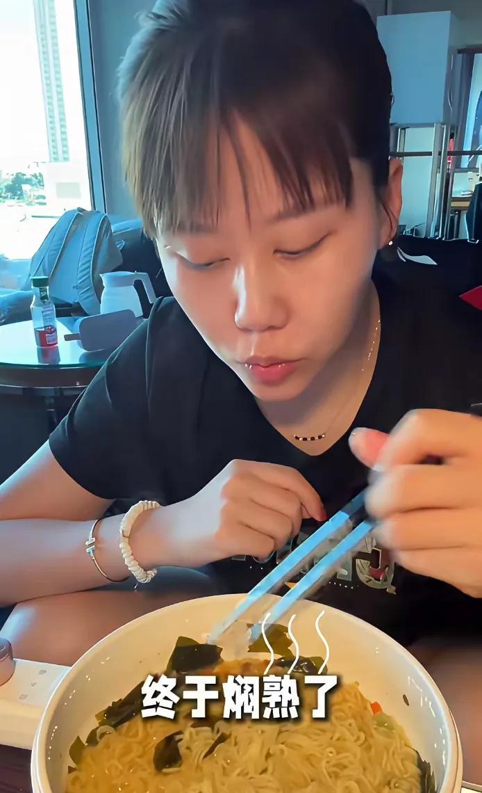 是个好老婆，精打细算过日子，谁要娶了陈幸同一定很幸福
我喜欢陈幸同不仅球打得好，