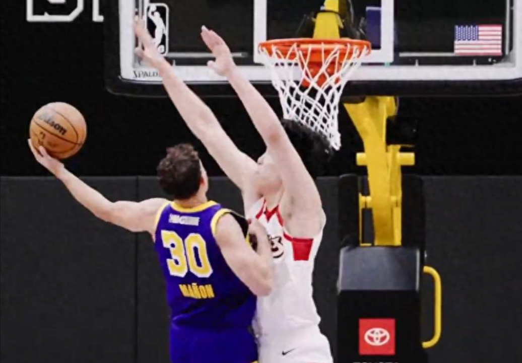 杨瀚森今日就继续代表混音队征战G联赛，对手是南湾湖人。四节过后，混音111-11