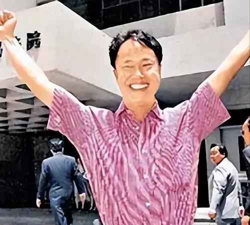 1996年，张子强绑架了李嘉诚的大儿子李泽钜，勒索20亿现金，李嘉诚却很淡定：“