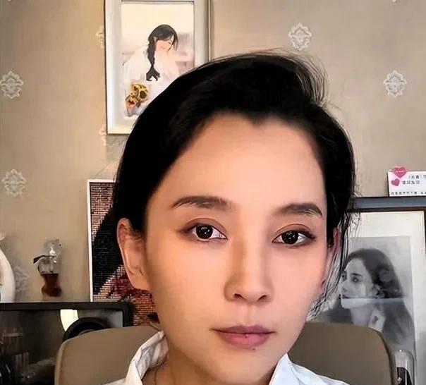 森林北闪现评论区！看到有网友评论到:‘民政局欠汪峰一张会员卡’森林北硬怼:“你给