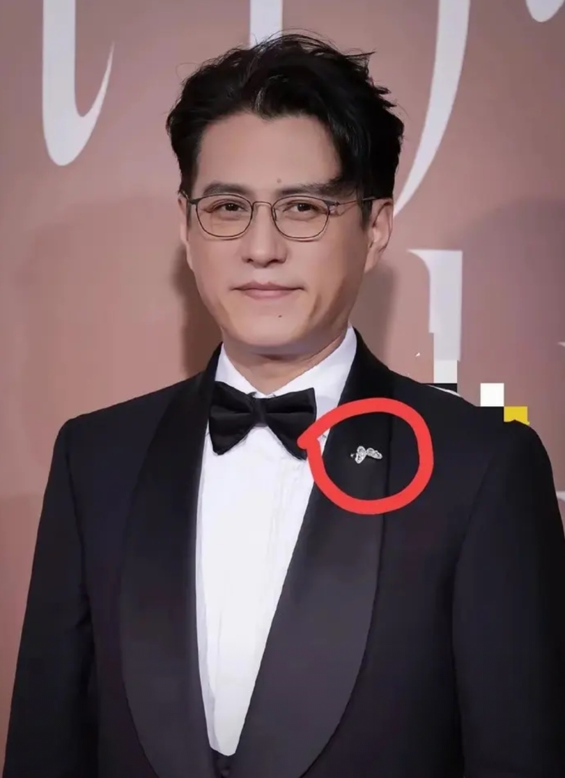 靳东，还是太可惜了！

不是他的人设又塌房了，而是
今年才48岁的他，

已经没