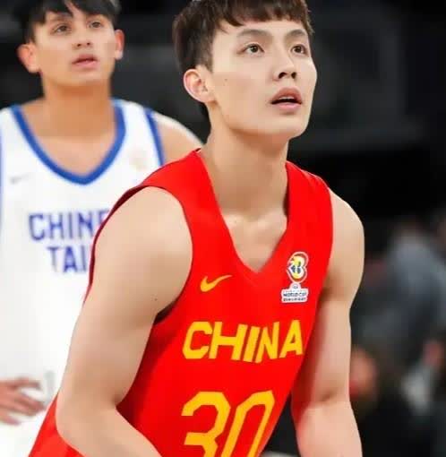 中国男篮75：72波黑，徐杰零星上场机会，感觉被郭士强针对了

徐杰本场比赛