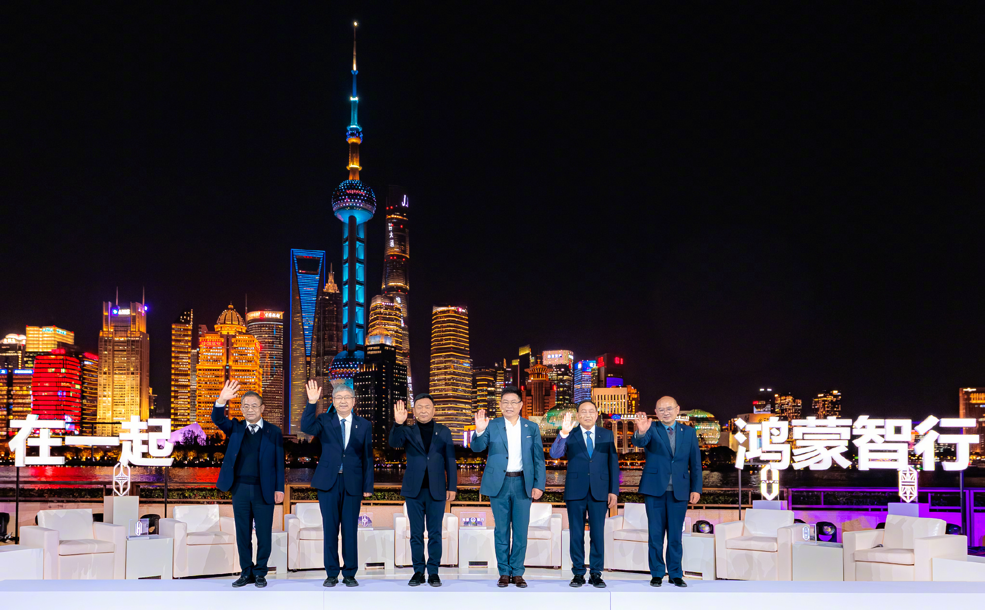 自从五界加入鸿蒙智行之后，格局打开了，不再仅仅是为了造车，为了赚钱，而是更有担当