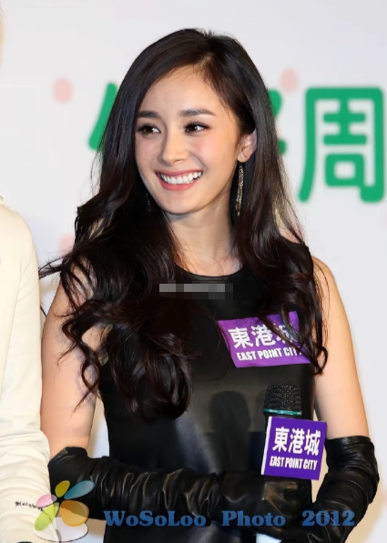 以前杨幂不爱女儿的通稿很多
​现在觉得杨幂把小糯米保护得好好
​遍地都是狗仔的香