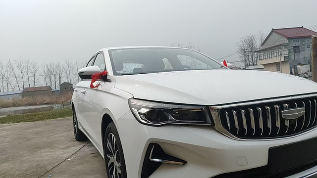 一千公里感受
家用足够，125以上提速很慢
城乡结合油耗7.5
空间够用再大只能