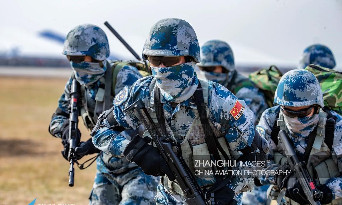 [下雨]有人说，中国只有一个空降军，是不是少了点？其实，已经不少了，中国的空降兵