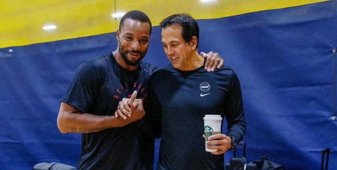 热火目前肯定不会再签人，赛季中途简单交易就能避免奢侈税了。
热火目前大名单上球员