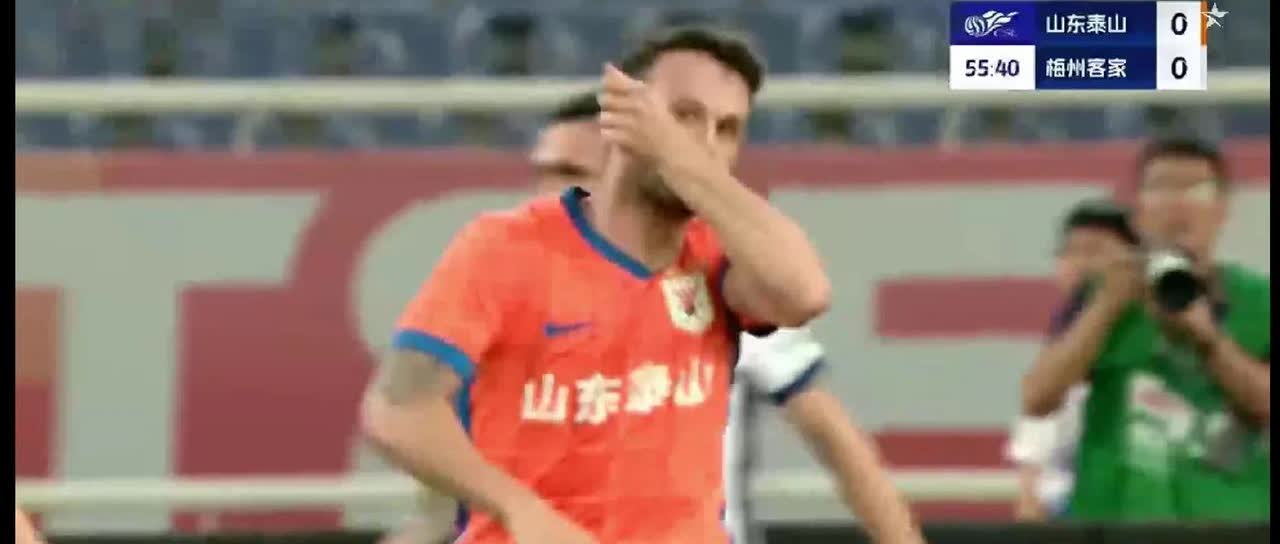 山东泰山主场3：0战胜梅州客家，经十路球王瓦科完成帽子戏法。下一轮泰山客场去踢争