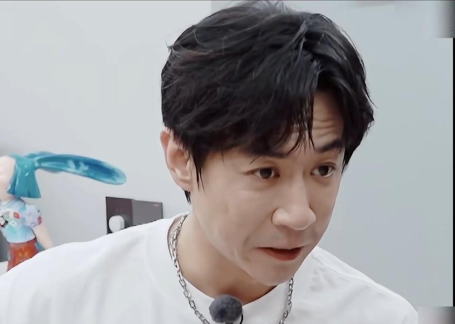 张维伊听到哥们儿这样回答董璇，心里就踏实了！不用担心结婚后钱全部上交了！
因为董