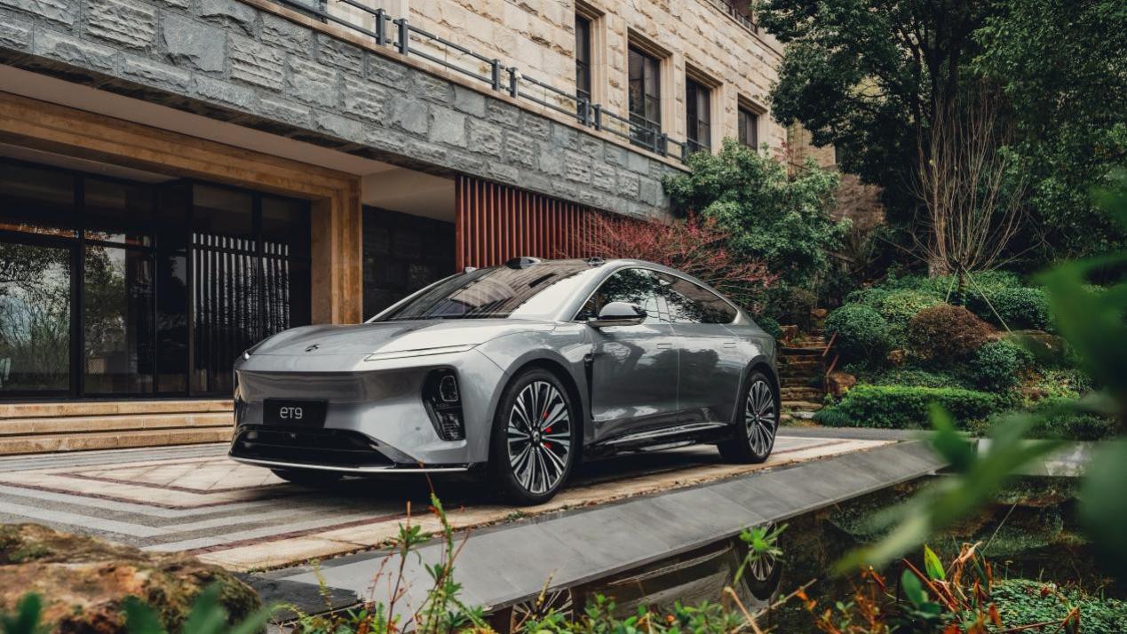 蔚来ET9配主动悬架和后轮转向，5.3米多的行政车驾驶感受怎样呢