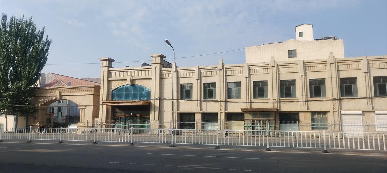 一眼就能认出这座建筑物曾经是什么地方的人，大概率是呼和浩特本地人。
