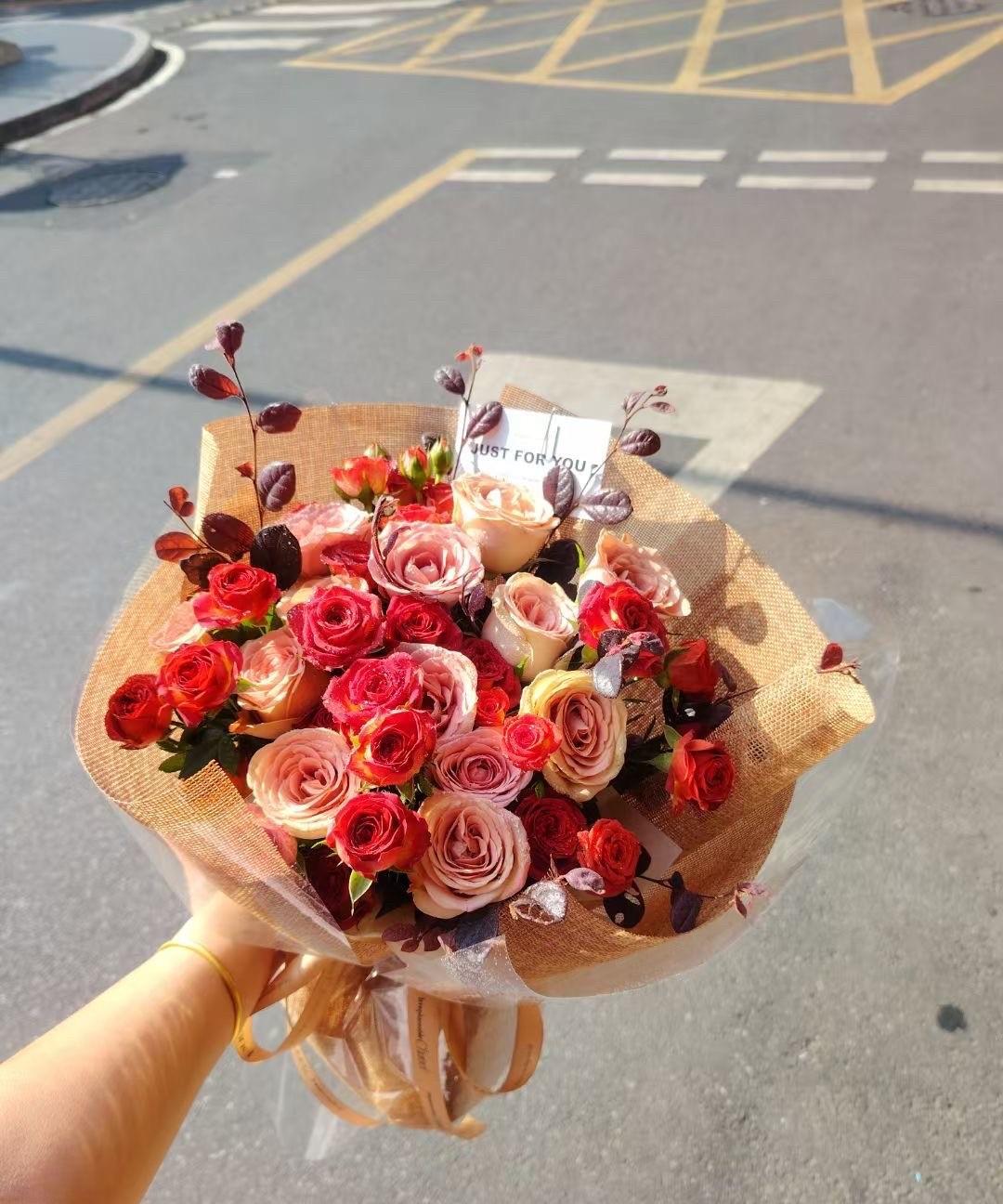 今天是厦门的孩子们中考的日子，中午下了倾盆大雨，不懂这些孩子湿了没有，会不会影响