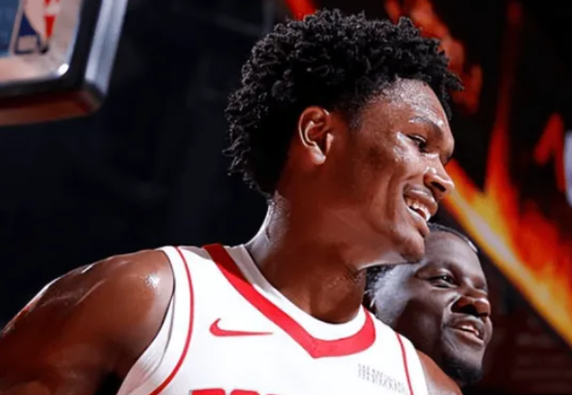 阿门居然逐渐蜕变了！

和凯尔特人的比赛，阿门17+9+8，全场比赛得分效率高，