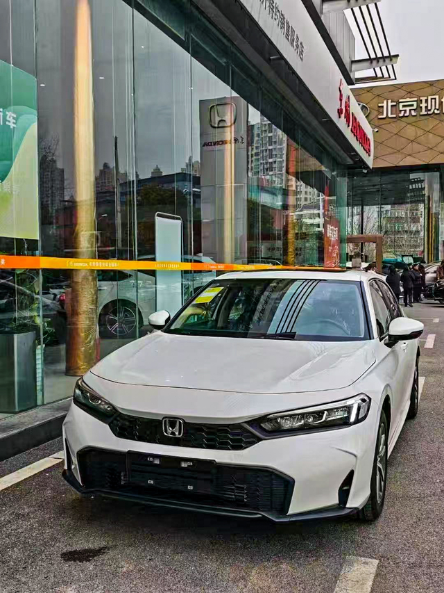 新款思域来了就问你心动不心动
全系标配carplay 智导4.0 tpc口充电