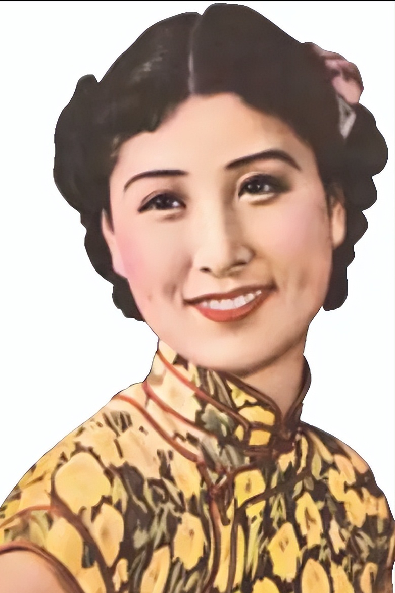 “这么漂亮的美人，如果就这样死了，是不是太可惜了？”行刑的特务一脸不舍的看着郑苹