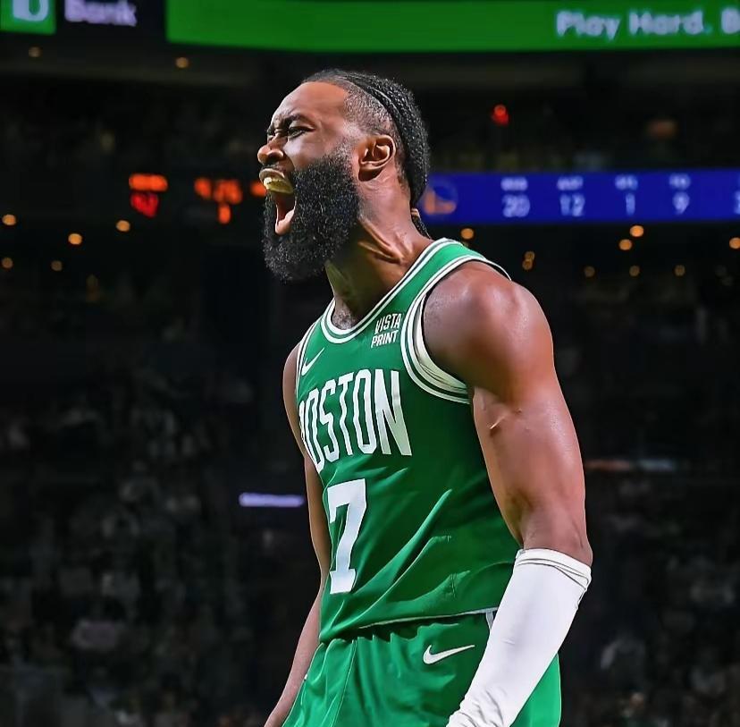 一觉醒来！NBA传来了2个不得不说的重磅消息：
第一，据美记者报道：杰伦-布朗带