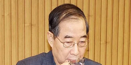 韩德洙支持率意外上升











不敢相信！韩国政坛居然杀出匹黑马！现