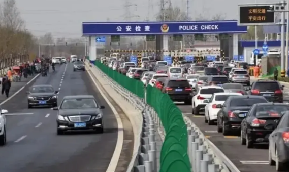 进京检查站的优化建议：

进京检查站在保障首都安全方面作出了重要贡献，77个进京