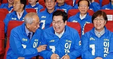 根据韩国三大电视台发布的出口民调，韩国共同民主党领导人李在明的得票率预计将达到 