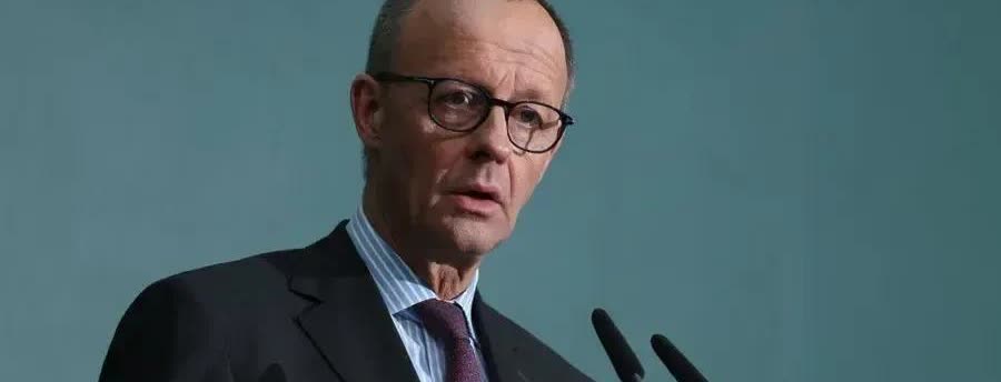 ​德国总理在议会发表讲话时称，当俄罗斯使用武力公然质疑乌克兰生存权，并意图摧毁整