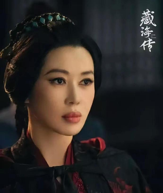 余男说，拍完《战狼2》后，找她的文艺片越来越少，公司总劝她多上综艺、拍广告，说当