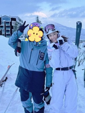 林心如分享滑雪照，48岁状态真好