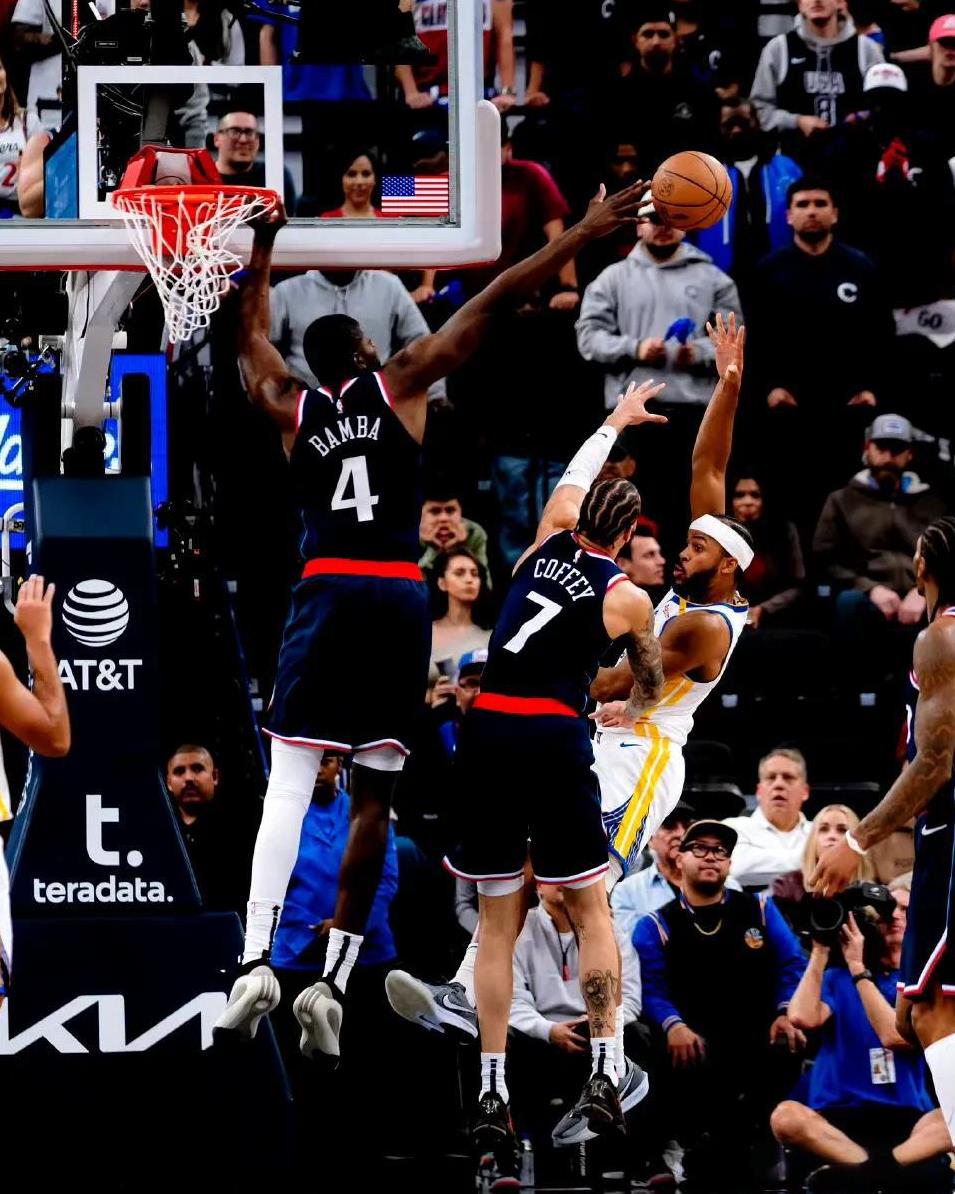 快船旧将班巴会来CBA吗？
今日有消息称，前NBA乐透秀中锋穆罕默德-班巴已经收