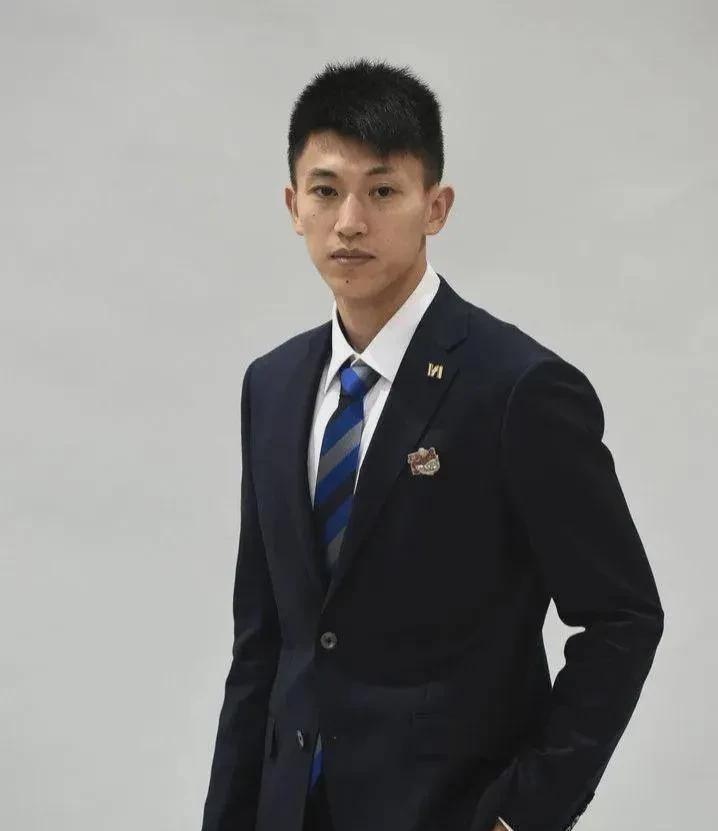 媒体人:刘晓宇退役后未来去向大概率四选一:
1.广东青年队助教 40%
2.吉林