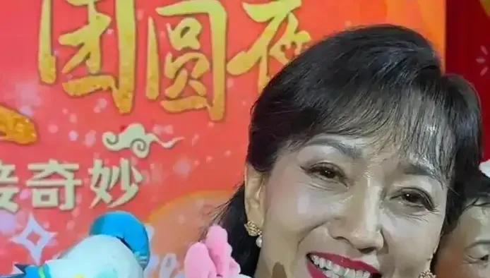 我觉得这个才是赵雅芝最真实的模样。没有滤镜和美颜，70余岁的赵雅芝状态相当不错，