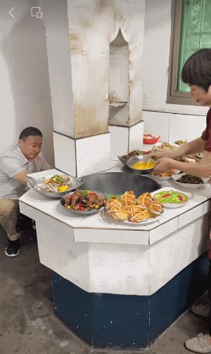 一手好菜，看到菜好想吃家乡的味道，这鸡腿子看我笑呢？[大笑]