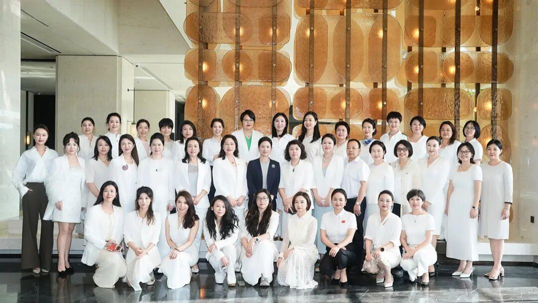 湖南省女企业家协会妇女大会召开，劳嘉当选女企业家协会妇联主席