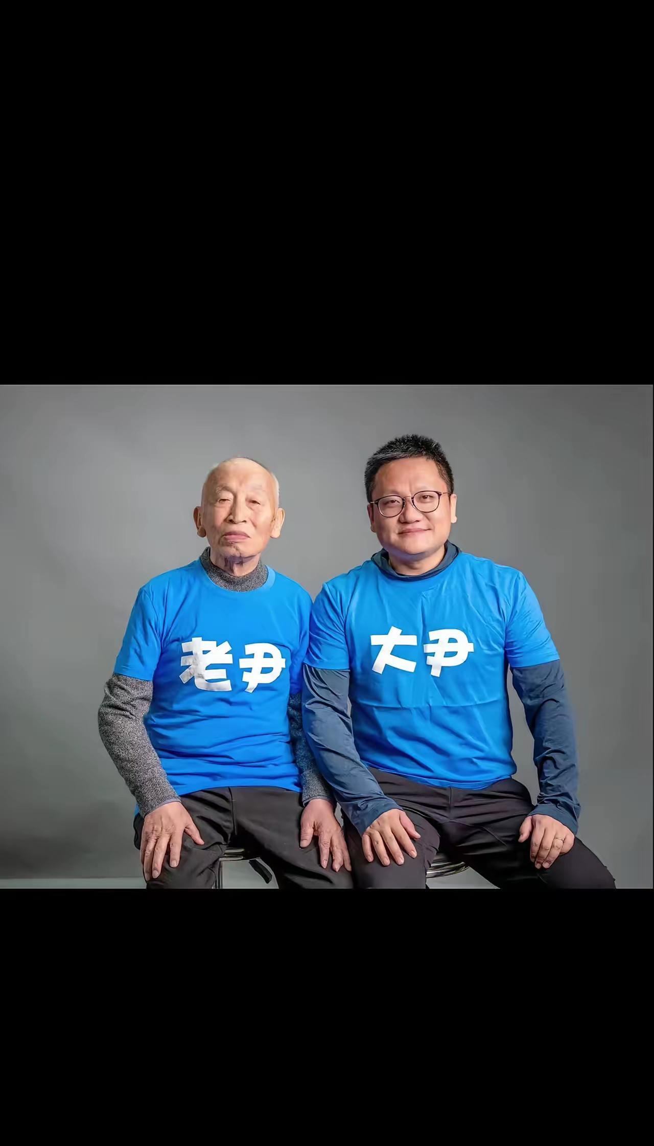 吾父尹日东：未竟的校园梦与跳动的文艺魂
这是俺爹，尹日东同志。同款丹东二中毕业，