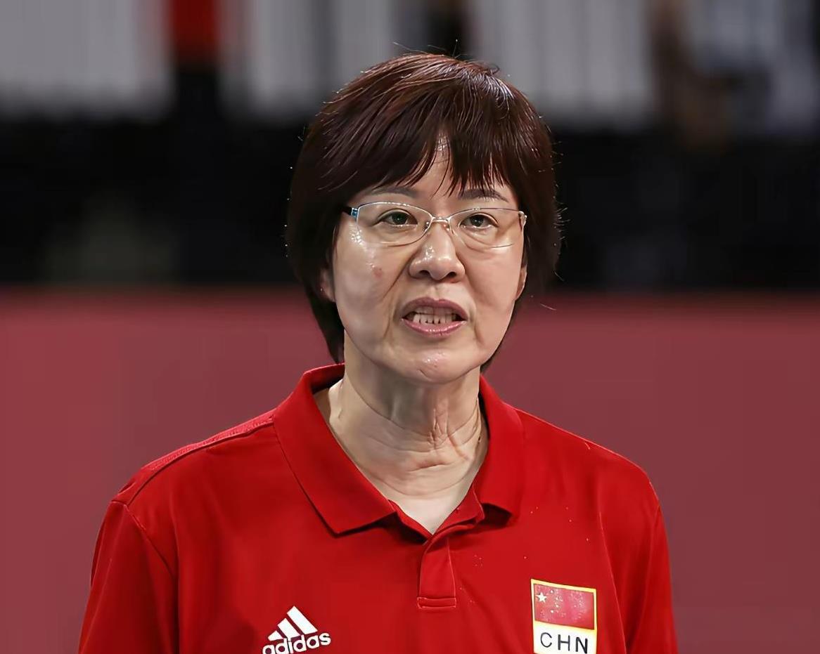 中国女排如果走出低谷，必须动大手术才有希望。
中国女排时下只有一人能拯救女排，那