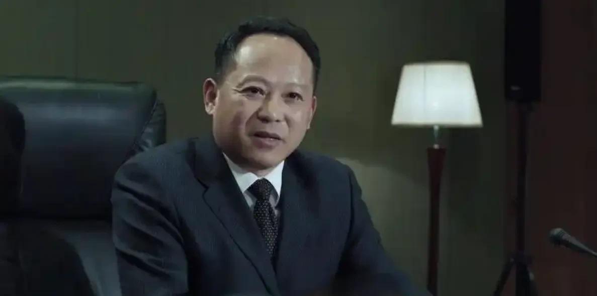 人民的名义中，钱秘书长的出现和操作都很抽象…
首先，作为政协的秘书长，他是没有资