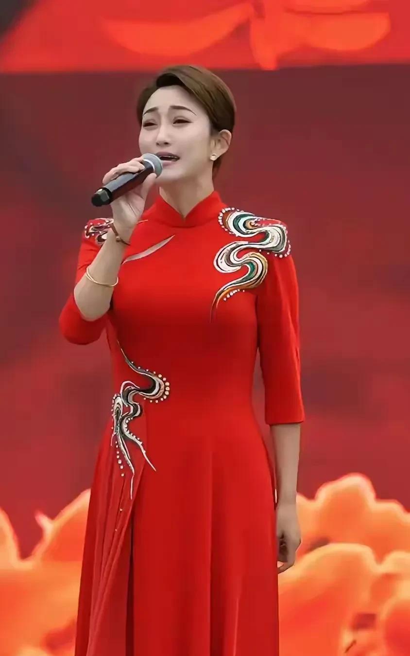 马未都通过一句“白花花的大腿水灵灵的X，这么好的地方留不住你。”将信天游的粗俗之