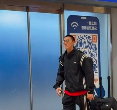 新鲜的小胡徐杰徐昕，中国男篮已从欧洲返回北京啦，接下来就要准备7月24号在杭州和