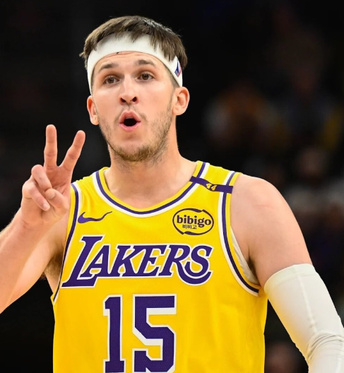 湖人本赛季暴露出的核心问题在于防守体系的脆弱。纵观当今联盟的顶级防守强队，普遍拥