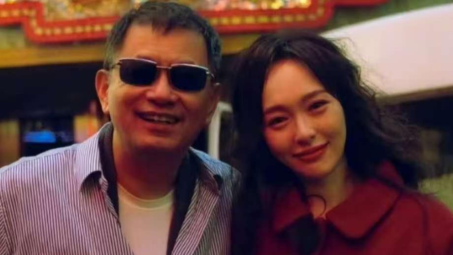 王家卫一句“唐嫣很装”，娱乐圈又有年度大瓜！网友：这波操作我直接看懵了