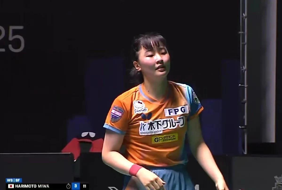 桥本帆乃香再次被张本美和拉下马！
大比分0比2落后，扳平了，但决胜局4比1领先的
