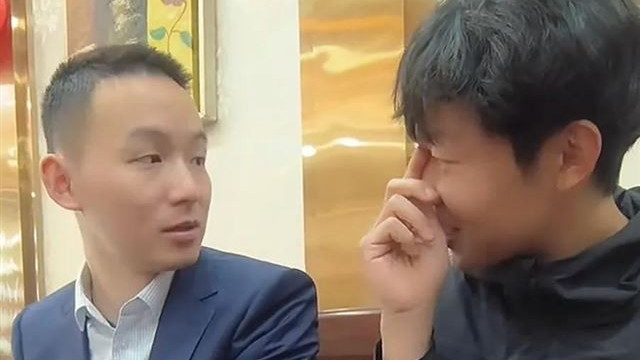 谢浩男来深圳是首次坐飞机，被18岁姜甲儒八卦恋爱没，他谈到初恋