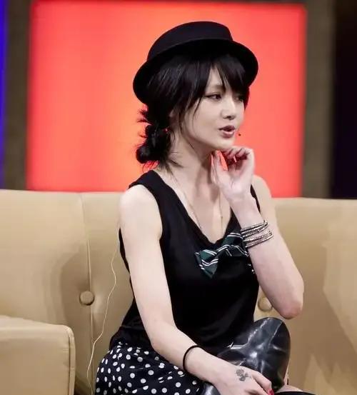 大S和具俊晔的婚姻关系最近又成了热议话题。3月8号是他们俩在台湾登记结婚三周年的