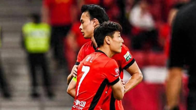 冬窗囤前锋，对上海海港的优先级不亚于边后卫