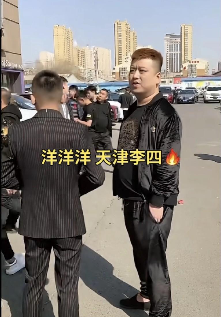天津李四回应洋洋洋挑理自己。
有人说，委屈诉苦爱谁谁是现在洋洋洋主要直播内容，因