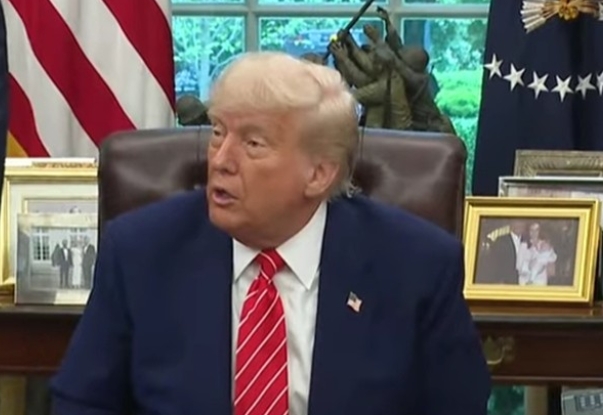 继7日特朗普宣称不会以降低关税促成美中贸易谈判后，特朗普8日的口风又变了：他预计