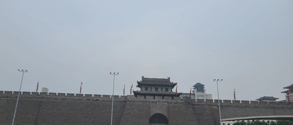 孩子大了，就是渐行渐远吧。
今日也是，我与孩子在火车站分手，她往北走，晚上8点的