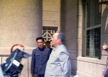 毛主席说身体不好 尼克松说气色好











哎呀妈呀！你知道不？毛主