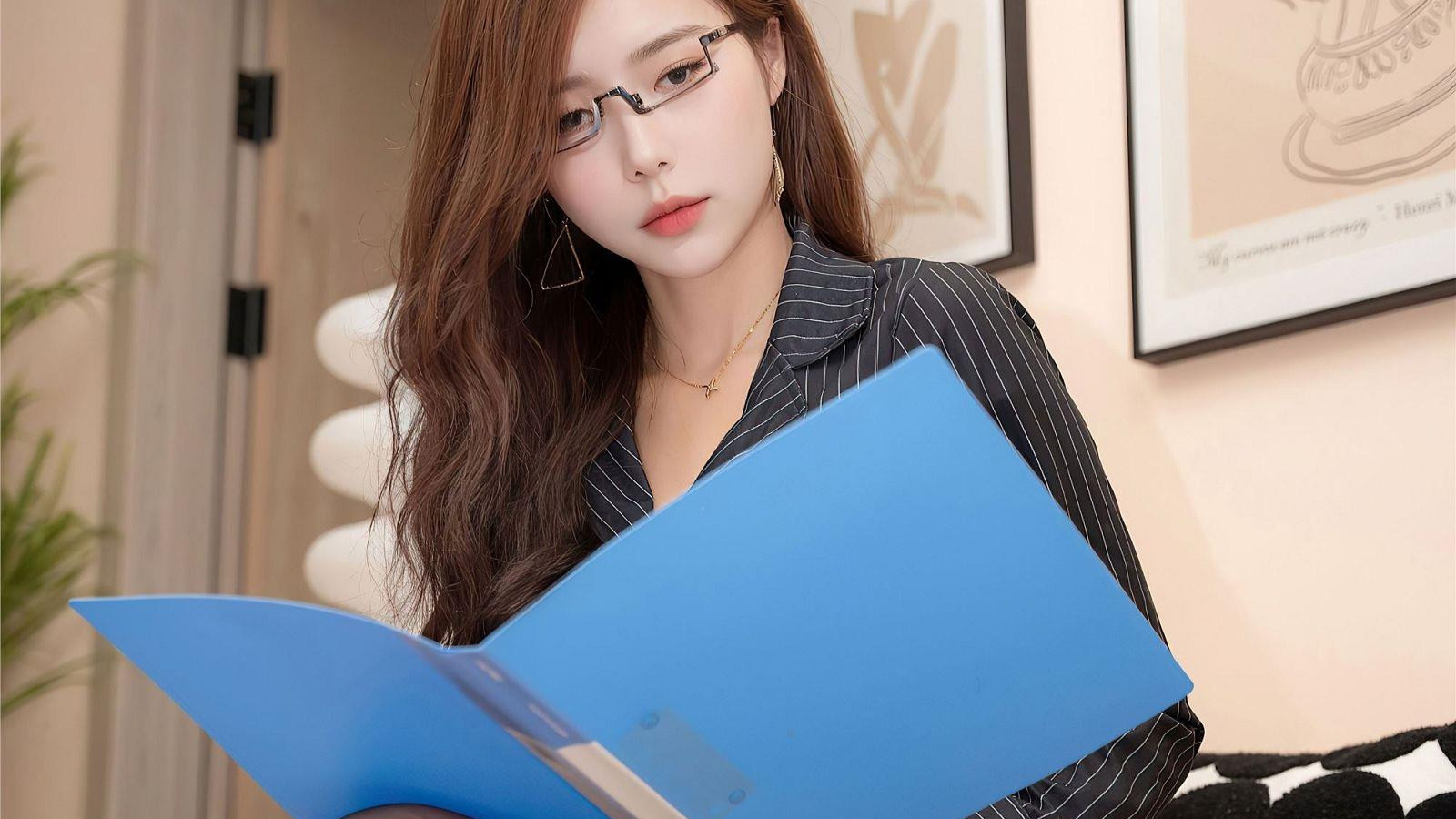 新招的女助理，你喜欢吗？