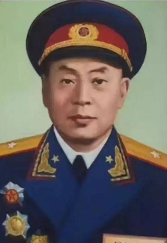 1949年天津战役，军长将一张便条纸塞进团长颜文斌手中，颜文斌打开一瞧，上面是军