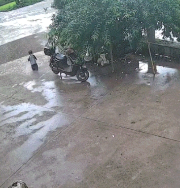 心酸。浙江，一在外地打工的女子发视频称，本想通过监控看看待在老家的儿子在干嘛，结