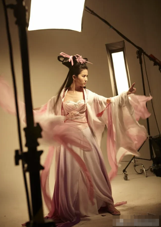 刘亦菲，170cm，《倩女幽魂》拍摄花絮。